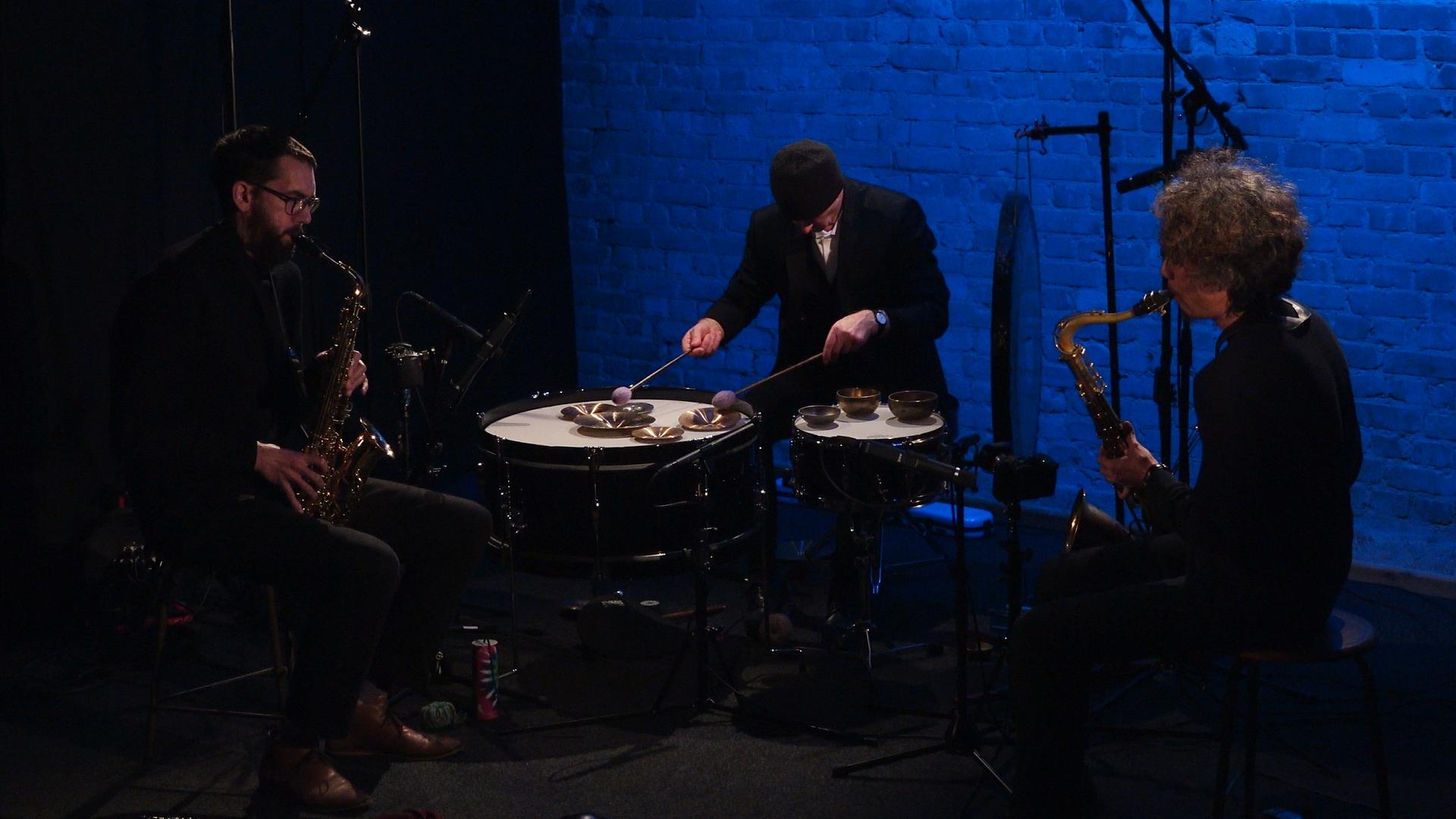 @OrangeEar Flinn/Kim/Monchocé trio playing